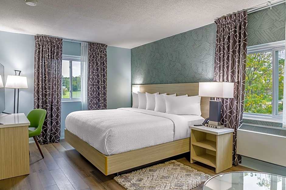 Motel 6 Niagara Falls, ON Near the Falls