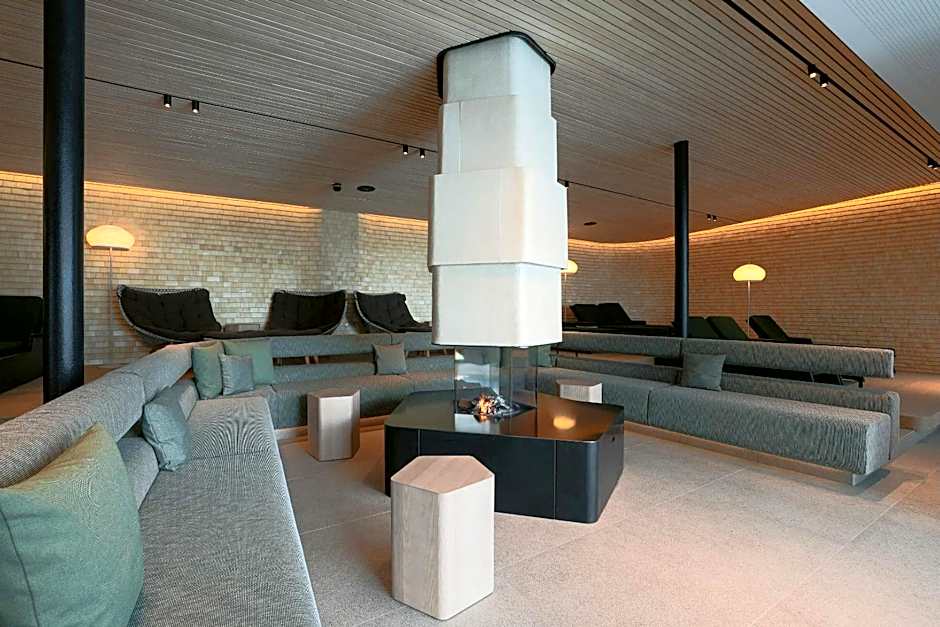 New Hotel Kristberg in Lech with SPA, outdoor pool and view
