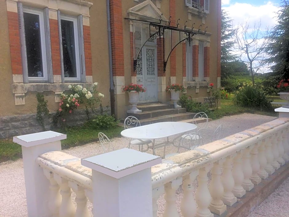 Le manoir de la Source au bord de l'EuroVélo 6