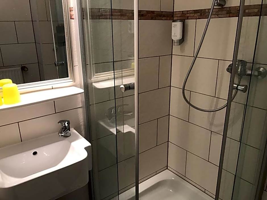 Balthasar Neumann Speiserei & Gästehaus - Zentrum Brühl -E-Ladestation, nähe Phantasialand