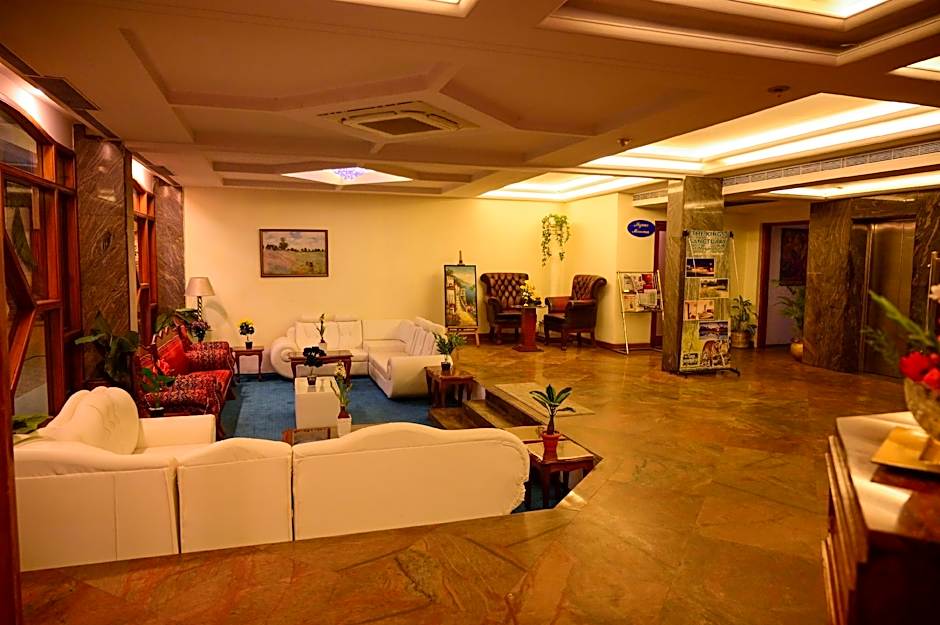 i-ROOMZ Maya's Kings Kourt