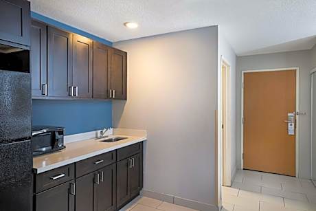King Suite with Two King Beds and Kitchenette - Sofa Bed/Non-Smoking