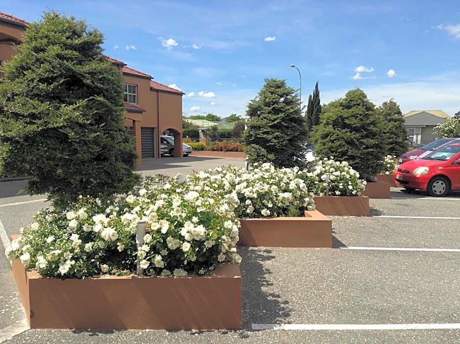 166 Majestic Court Motel