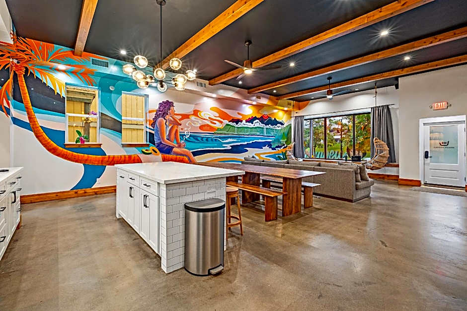 Howzit Hostels Maui