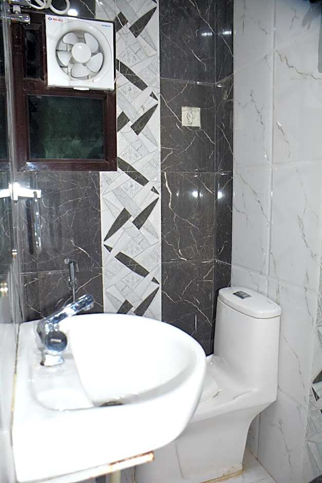 Hotel Chandra Inn by OYO Rooms – Varanasi, VA