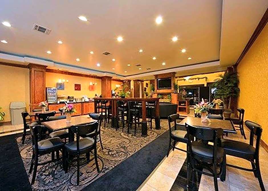 Comfort Suites Bay City