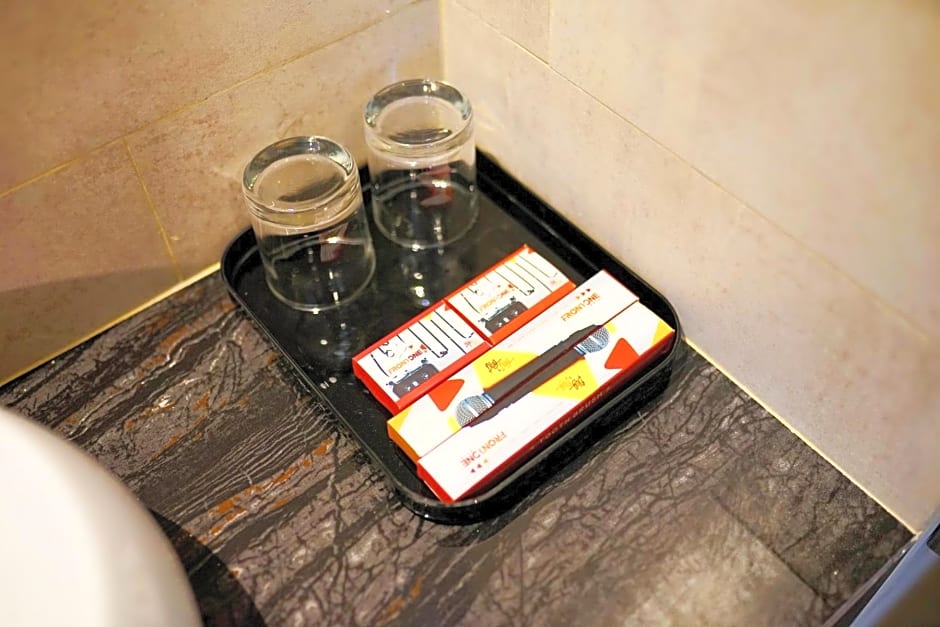 Front One Gosyen Hotel Salatiga