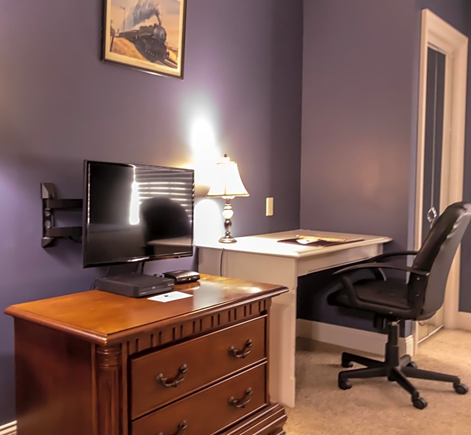 Depot Inn & Suites