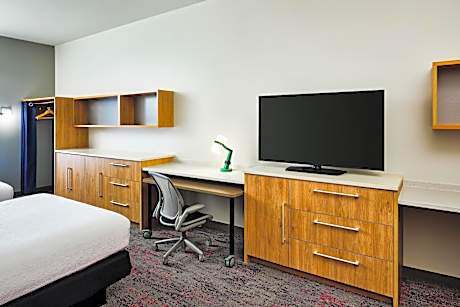 Queen Studio with Two Queen Beds - Non-Smoking