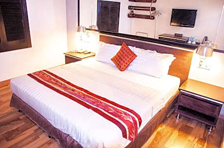 Deluxe King Room - No Window