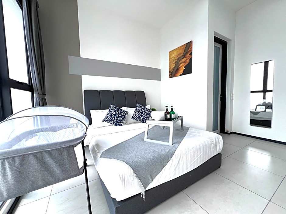 Georgetown Urban Family & Baby-Friendly Home with Skypool Seaview
