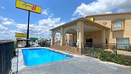 Super 8 by Wyndham Decatur Texas