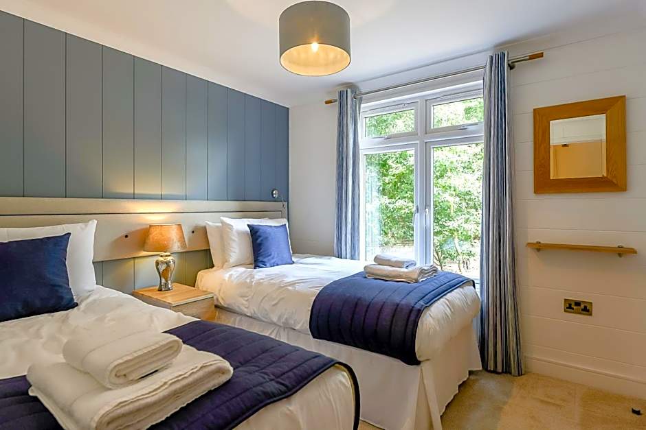 Woolverstone Marina and Lodge Park