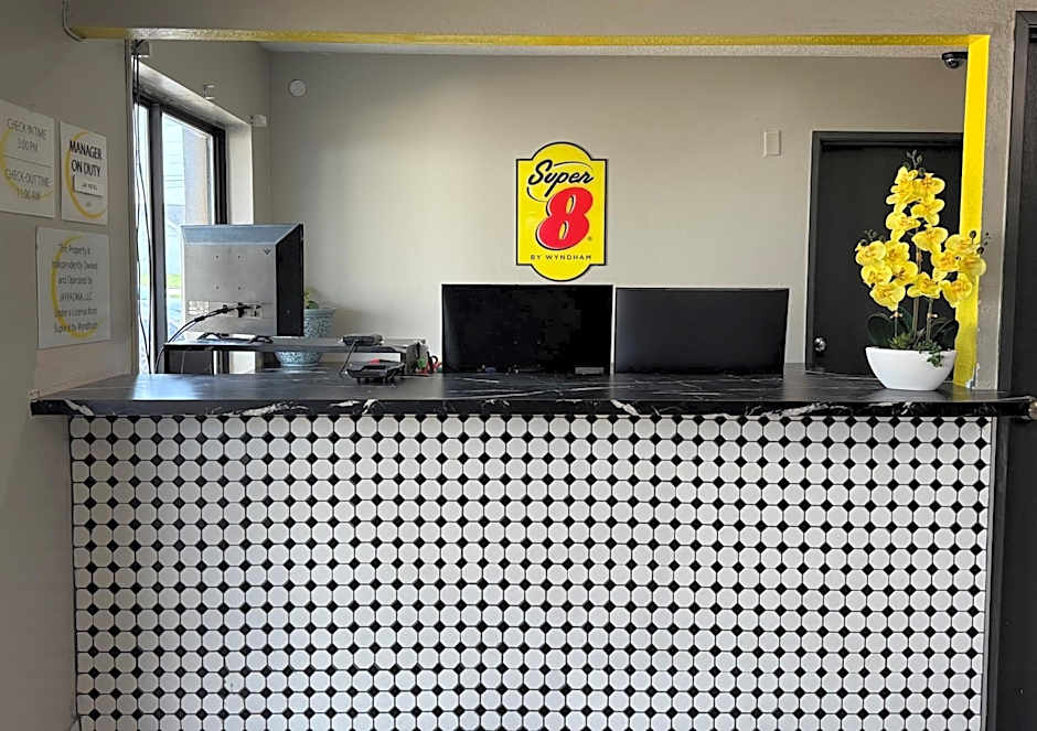 Super 8 by Wyndham Evansville East