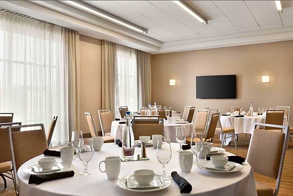 Four Points by Sheraton Fargo Medical Center