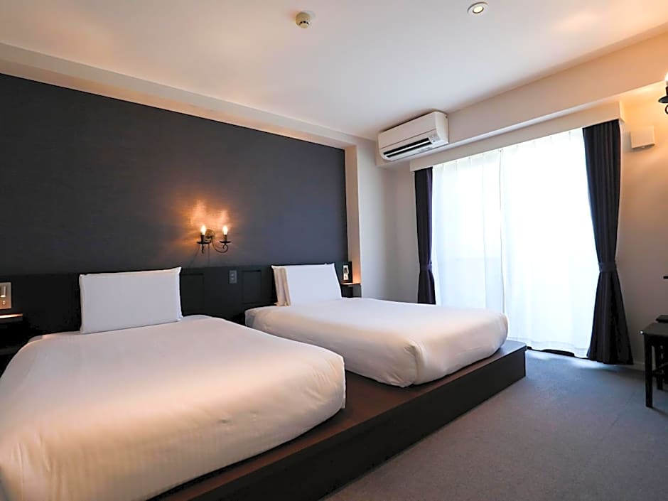 Hotel 385