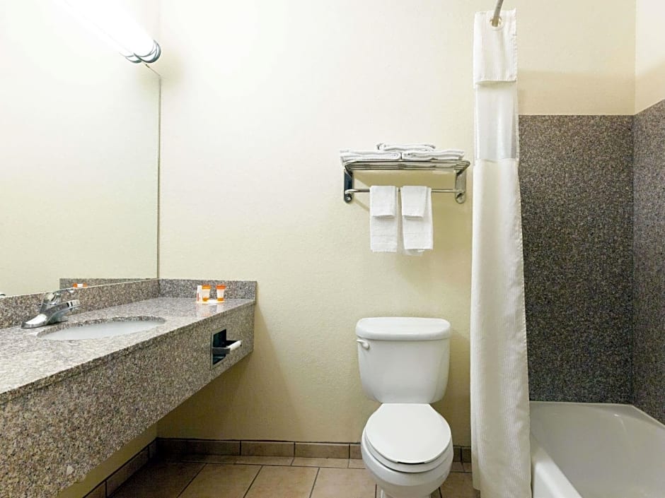 Days Inn by Wyndham San Antonio at Palo Alto