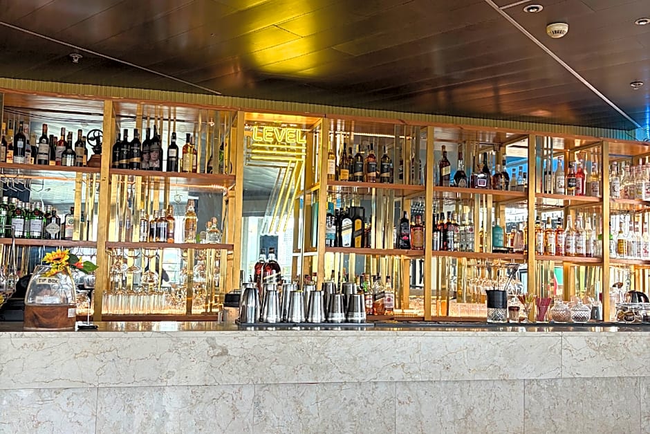 J7 Plaza Hotel