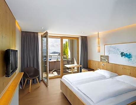 Standard Double Room with Balcony  and Lake View