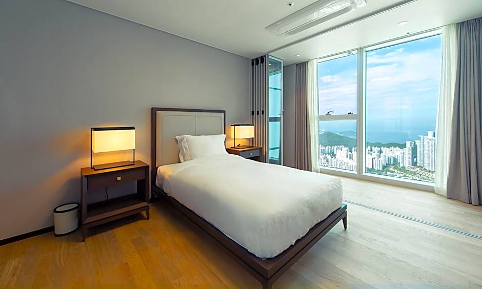 Photo 1 of 12 of Penthouse, Beach View