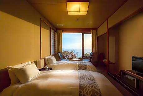 Standard Twin Room with Sea View
