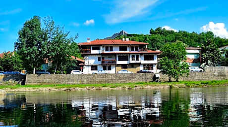 Family Hotel Varosha 2003
