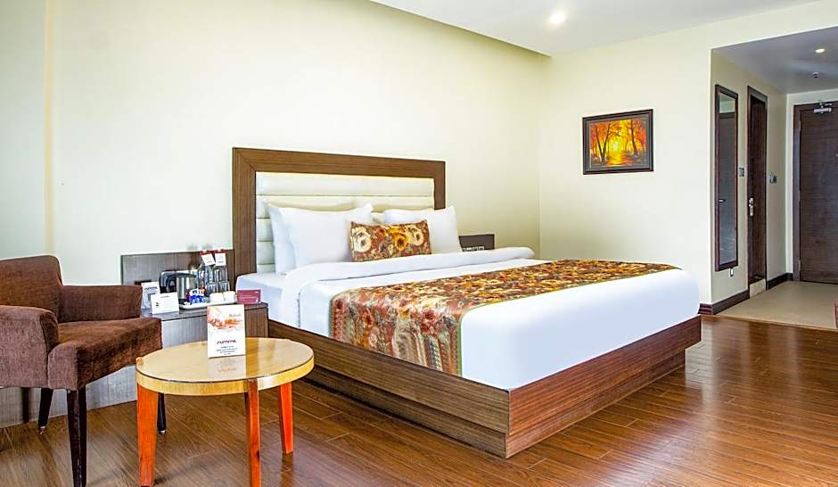 Summit Montana Suites & Spa at Mall