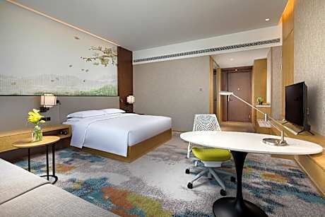 Mountain View Queen Room