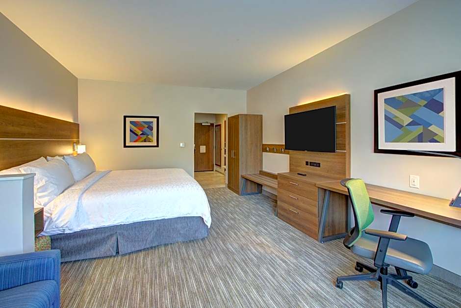 Photo 1 of 1 of Standard 1 King Bed, Hearing Accessible