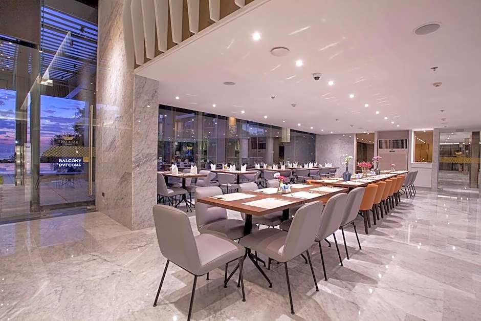 Balcony Seaside Sriracha Hotel & Serviced Apartments