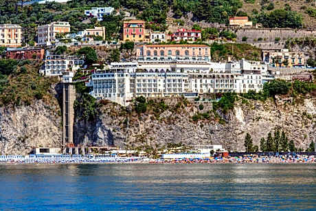 Lloyd's Baia Hotel