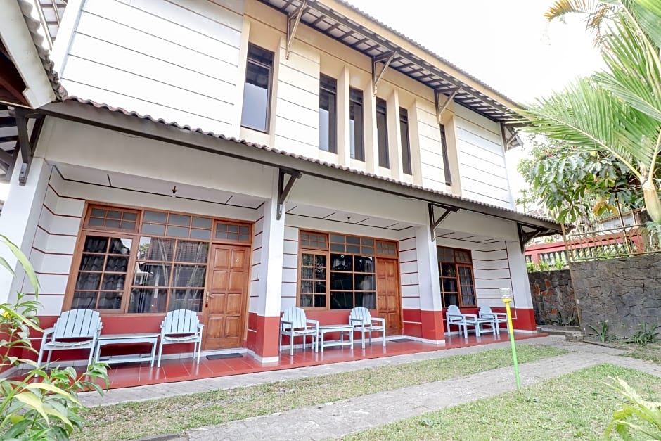 Satriafi Hotel by ZUZU