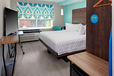 1 King Hearing Accessible Room W/Bathtub