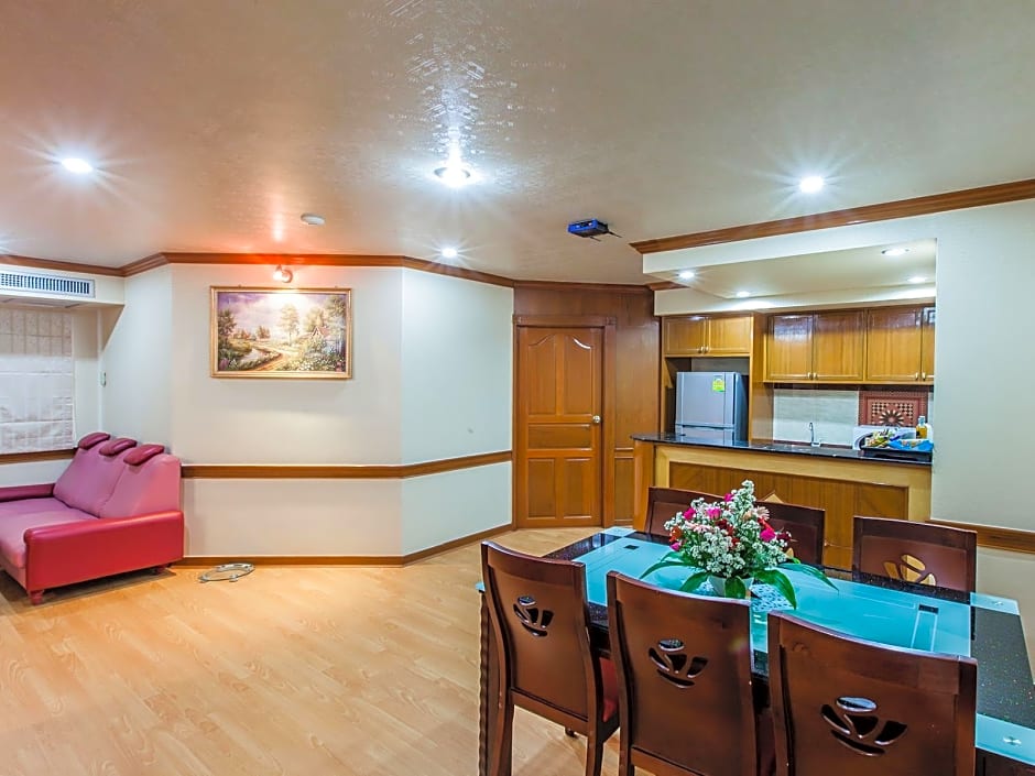 OYO 796 Paradise Sukhumvit Hotel