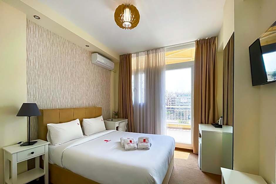 City Plaza Apartments & Rooms