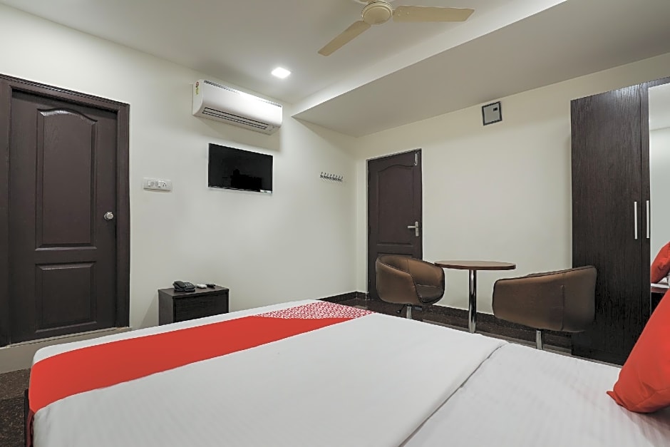 OYO 10595 Hotel Mirras