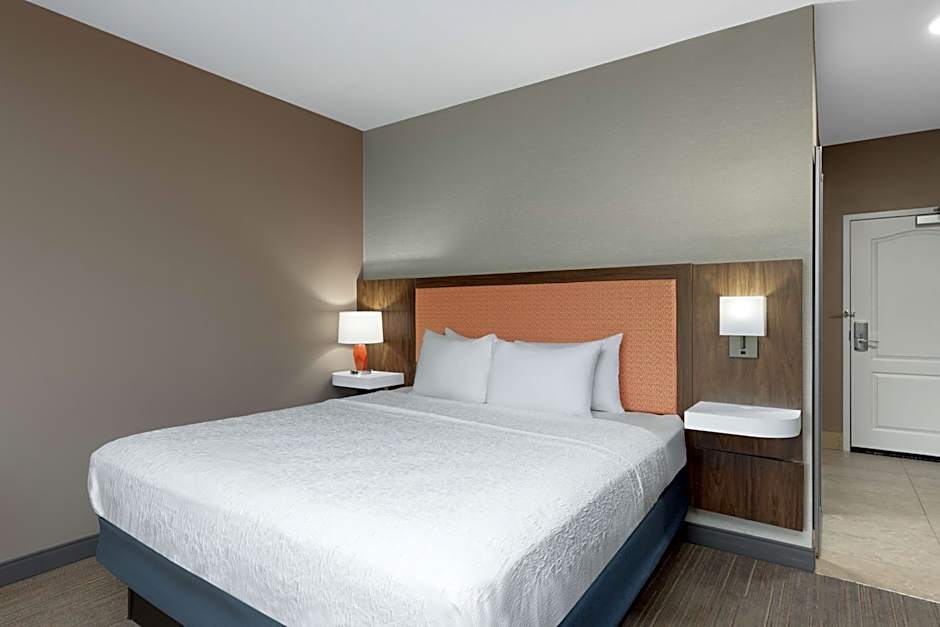 Hampton Inn By Hilton And Suites Harrisburg/North, Pa