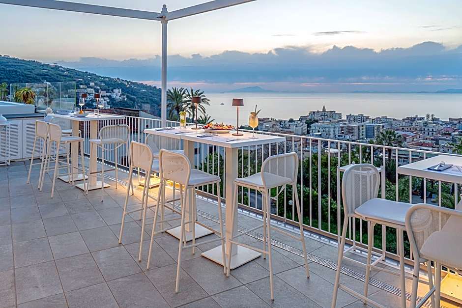 Domo 20 Hotel & Rooftop