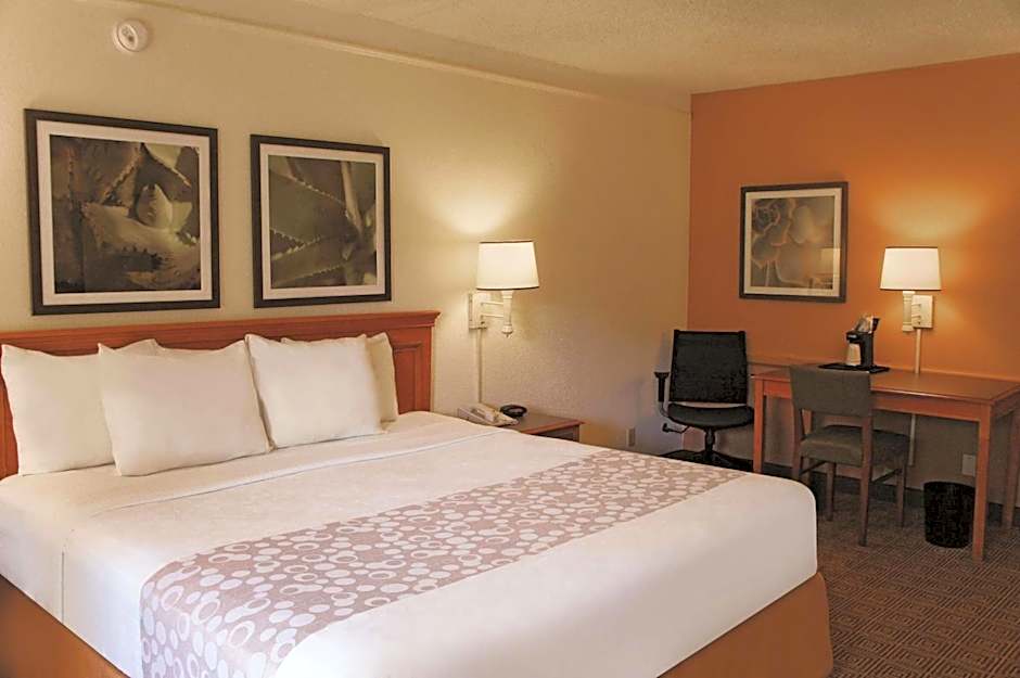 Photo 1 of 1 of 1 King Bed, Hearing/Mobility Accessible, Bathtub