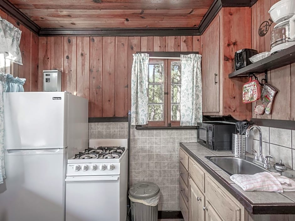Tiny Two, 2 Bedrooms, Midtown, Sleeps 4