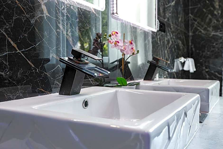 Escape Luxury Suite - CA Domus Collection