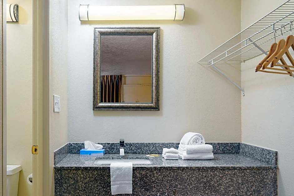 Americana Inn a Travelodge by Wyndham