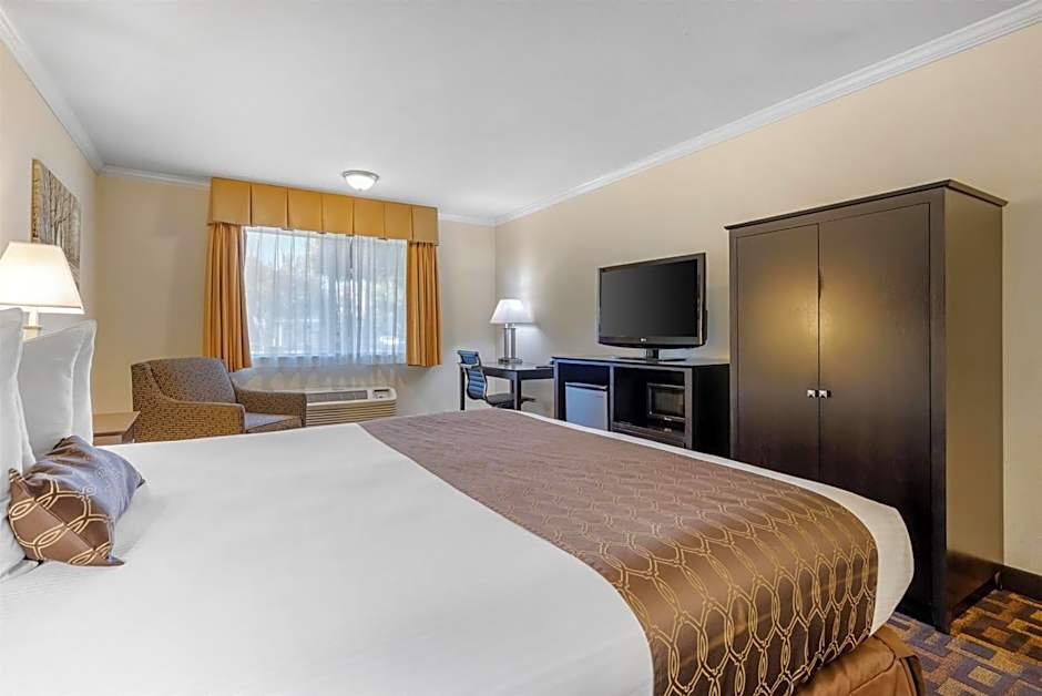 Best Western Plus Inn Of Hayward