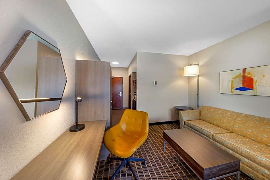 Holiday Inn Express & Suites Pittsburg By IHG
