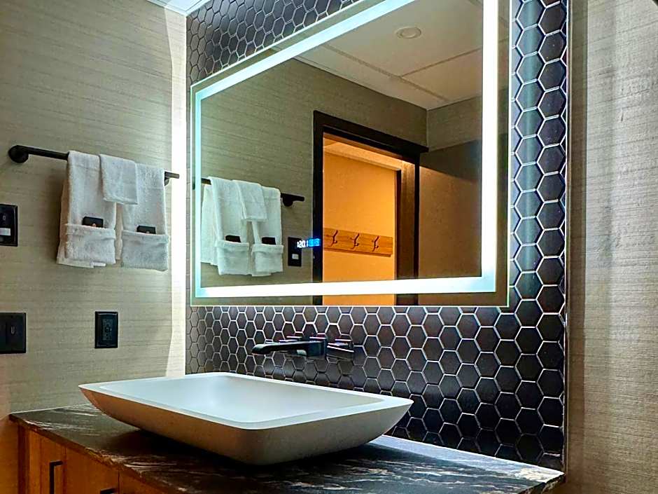 Carriage House Hotel & Conference Centre