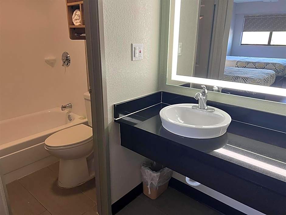 Days Inn by Wyndham Kansas City Northeast