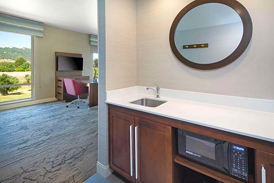 Hampton Inn By Hilton & Suites Gilroy, CA