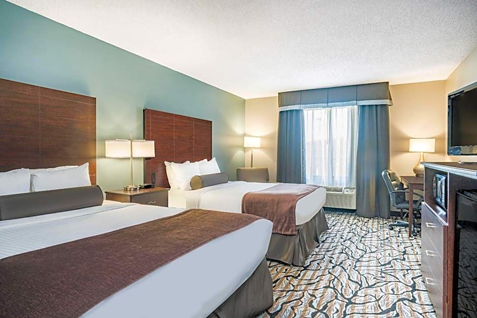 Days Inn & Suites by Wyndham Wausau
