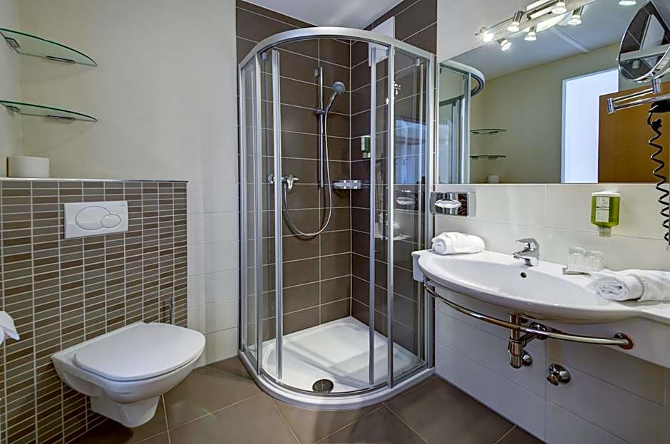 VÖTTER'S HOTEL in Kaprun am Kitzsteinhorn - Skibus direkt