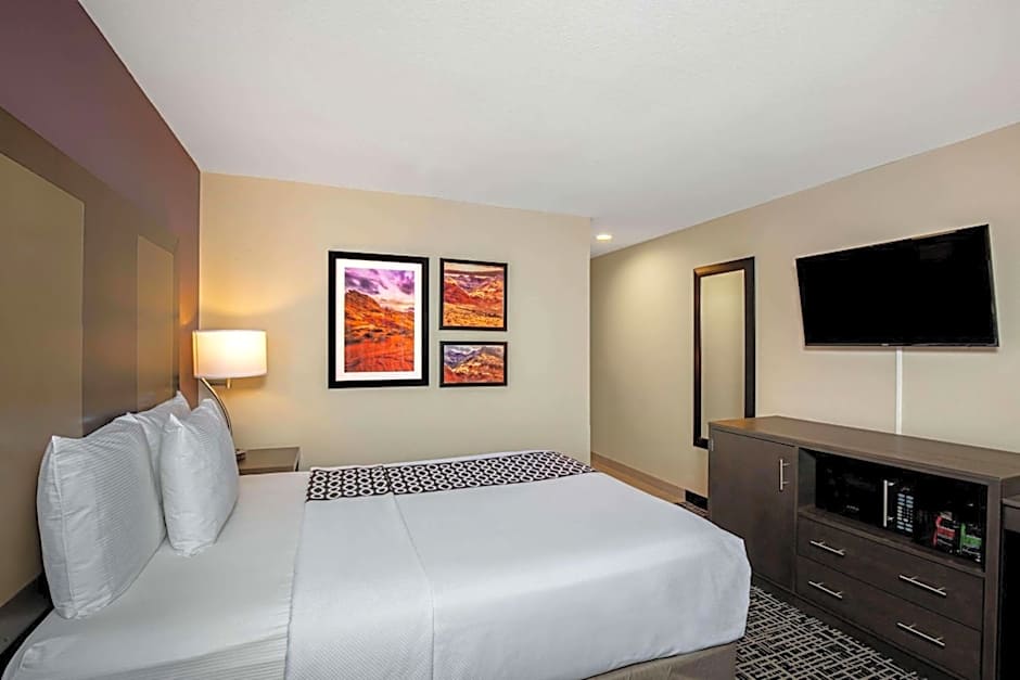 La Quinta Inn & Suites by Wyndham Las Vegas Nellis